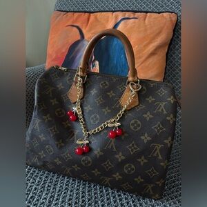 Authentic VTG Louis Vuitton Speedy 30 in Monogram Canvas